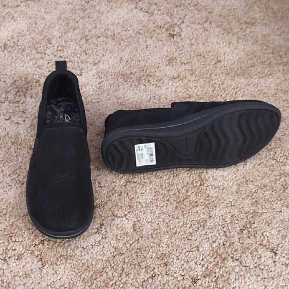 Cloudsteppers by Clarks Black Slip-On Sneakers - Picture 4 of 5